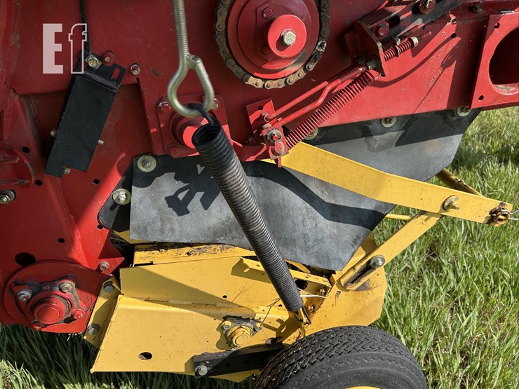 new-holland-br780-image-38