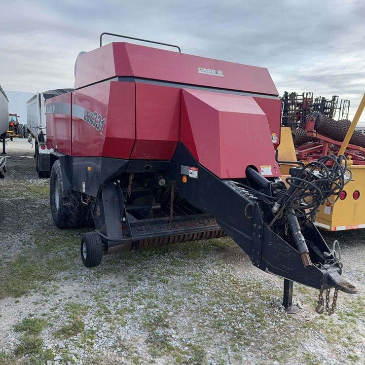2004 Case LBX331 big square baler, acid applicator, replaced major ware components in last 2-3 years, farmer upgrading, field ready, used last fall, 29,000 bales on it, 3x3, bale eject, monitor and wiring harness, big & small 1000 PTO (inside building),