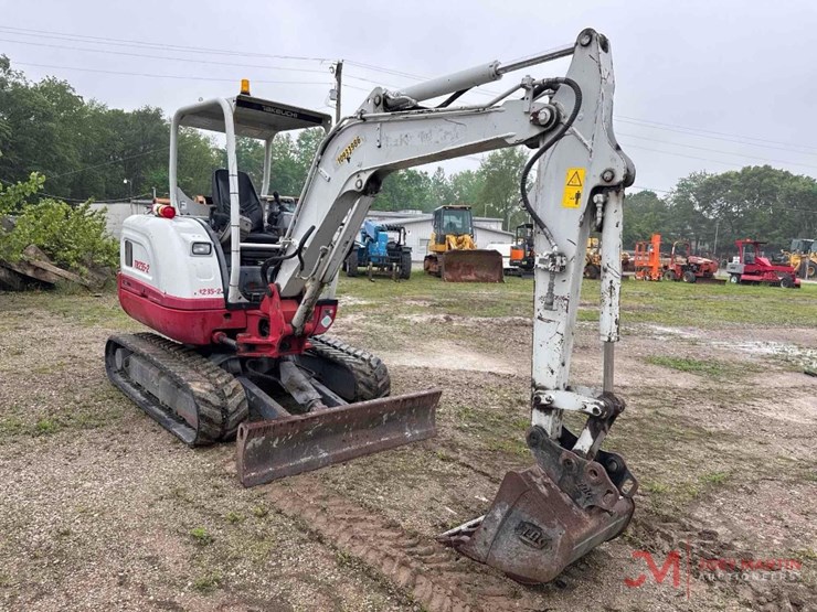 2019-takeuchi-tb235-2-image-4