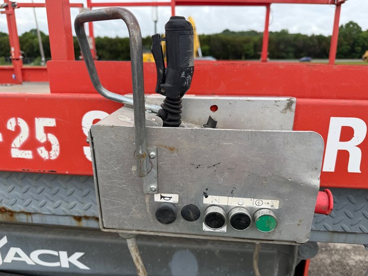 skyjack-sj8841rt-image-21