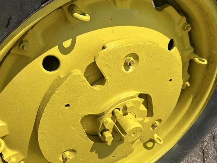 john-deere-4320-image-16