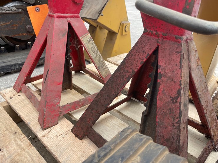 #6036-•-(2)-jack-stands-image-3