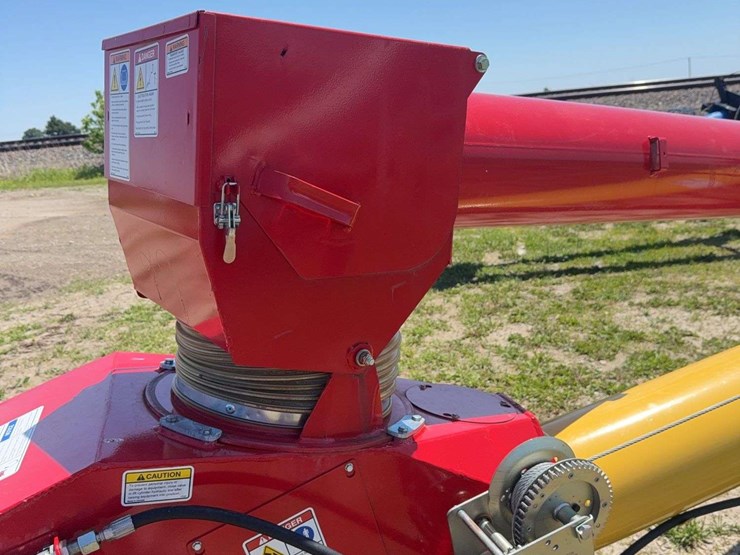 2023-westfield-mkx-x-21073-swing-away-auger,-10"-x-73ft,-540-pto-(inside-building),-low-use-image-5