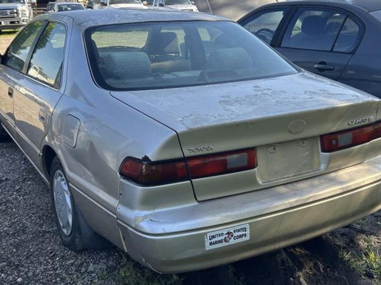 #3-•-1999-toyota-camry-image-8
