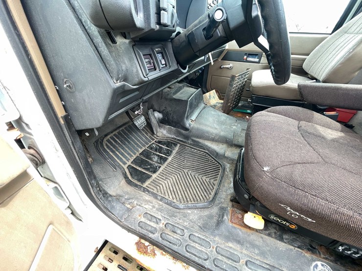#4157-•-2000-gmc-c7500-(has-wi,-title)-image-85