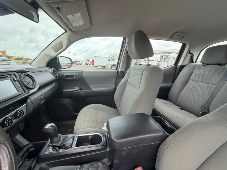 2018-toyota-tacoma-sr5-image-14