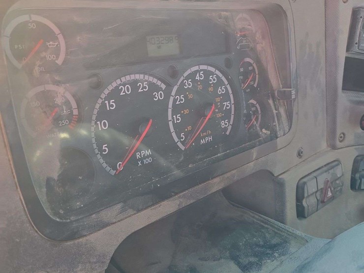 2014-freightliner-cascadia-125-image-9