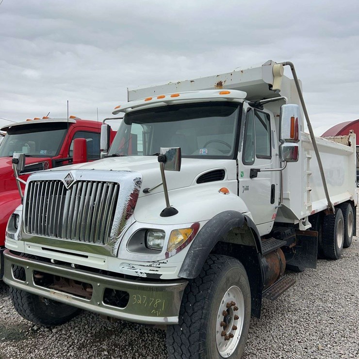 2005 INTERNATIONAL 7600