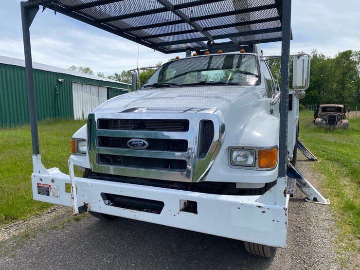 2008-ford-f-750-bucket-truck-image-2