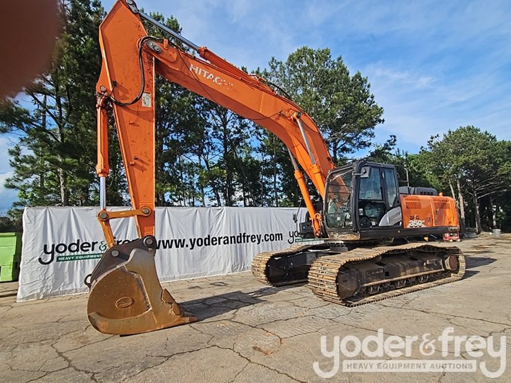 2018-hitachi-zx350-image-1