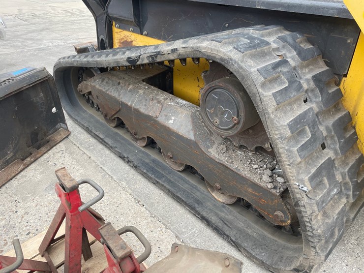 2019-new-holland-c232-image-20