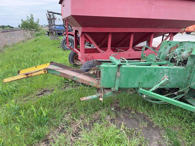 john-deere-336-image-4