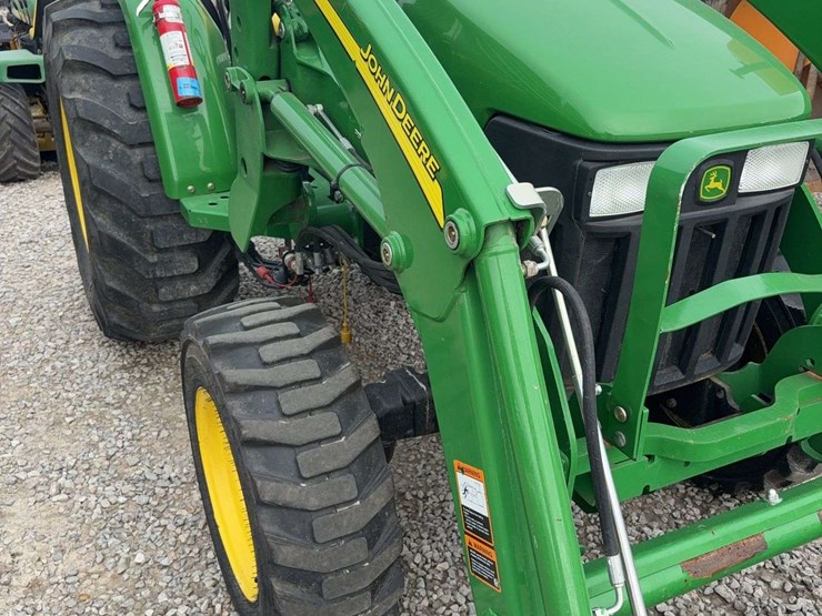 2015-john-deere-4105-image-6