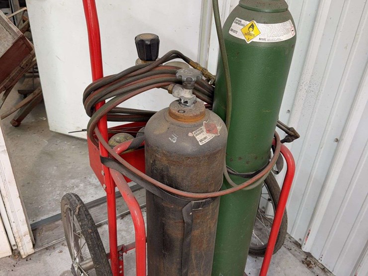 welding-cart-with-oxygen-and-fuel-gas-cylinders-image-2