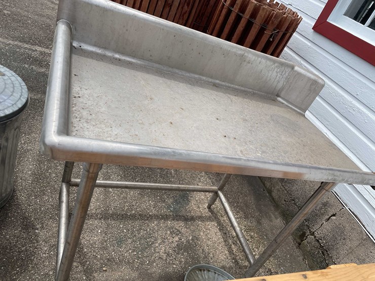#4186-•-industrial-table-image-1