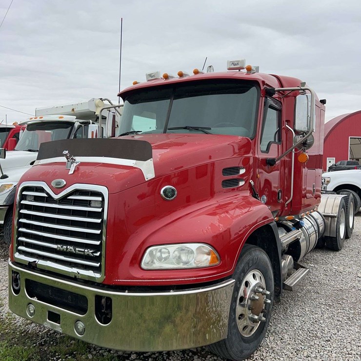 2013 Mack 600 semi with sleeper, MP8 engine, 10 speed Eaton-Fuller transmission, deleted, 789,000 miles, disc brakes, wet kit, Aluminum rims, No-tilt 5th wheel, good tires, 208 wheelbase, good truck, road ready, VIN# 1M1AW07Y6DM024803