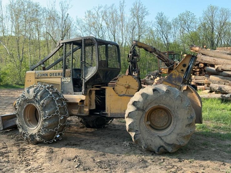 1990-john-deere-640d-image-3