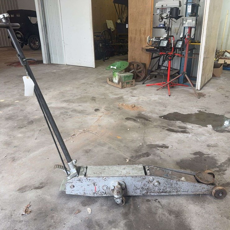 Hydraulic Floor Jack