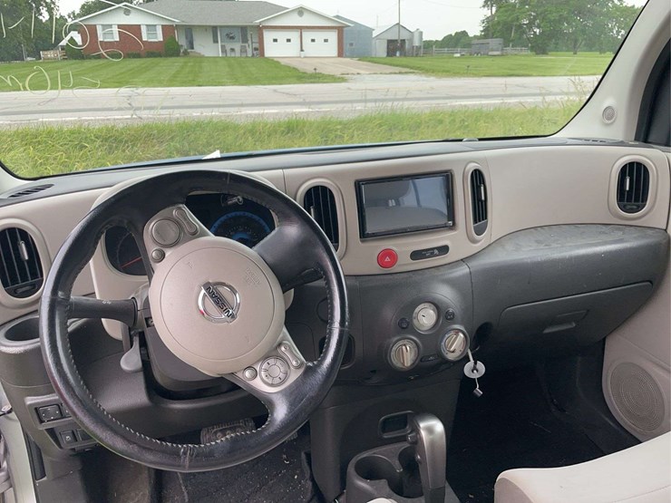 2011-nissan-cube-image-5