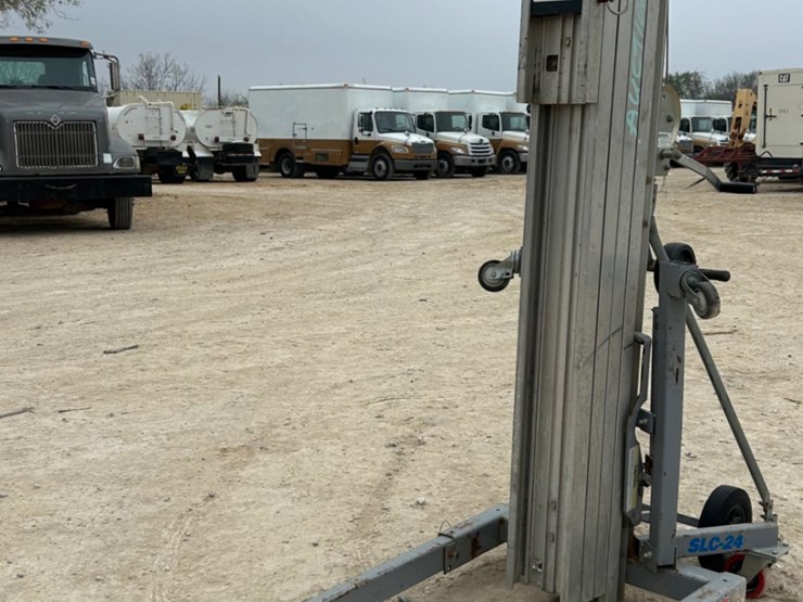 genie-super-lift-contractor-image-1