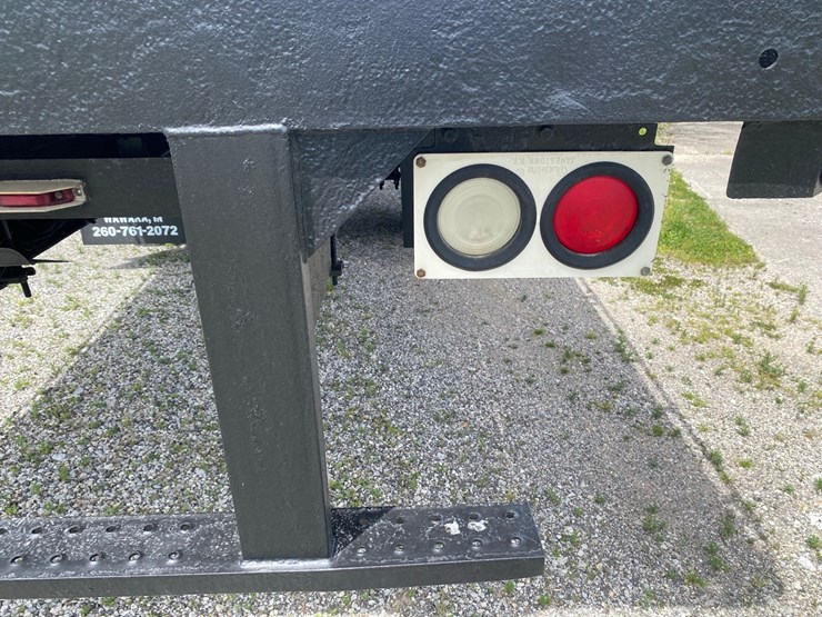 2013-freightliner-m2-flatbed-image-38