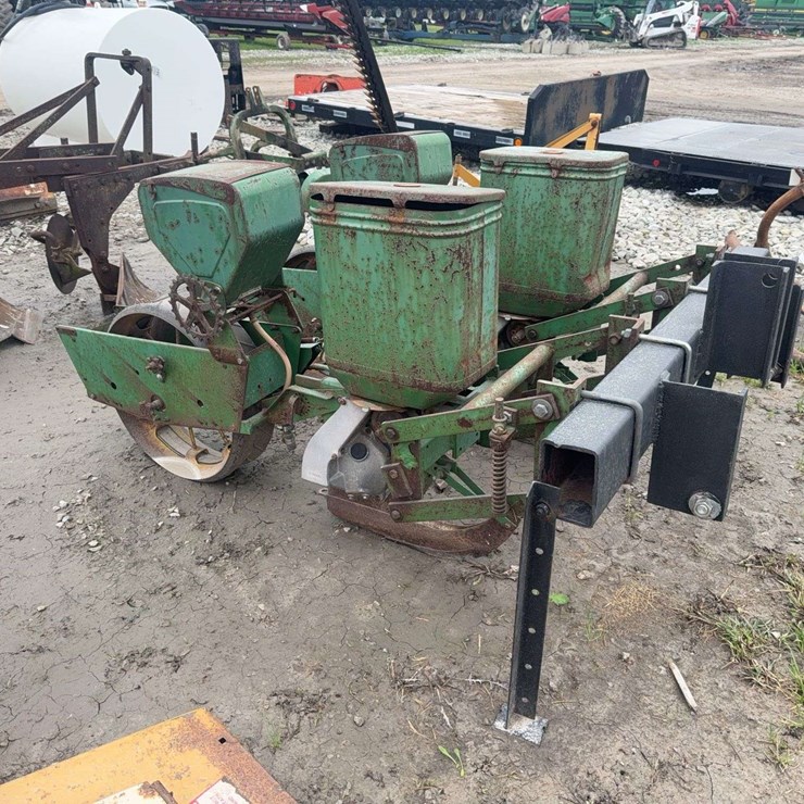 JOHN DEERE 2
