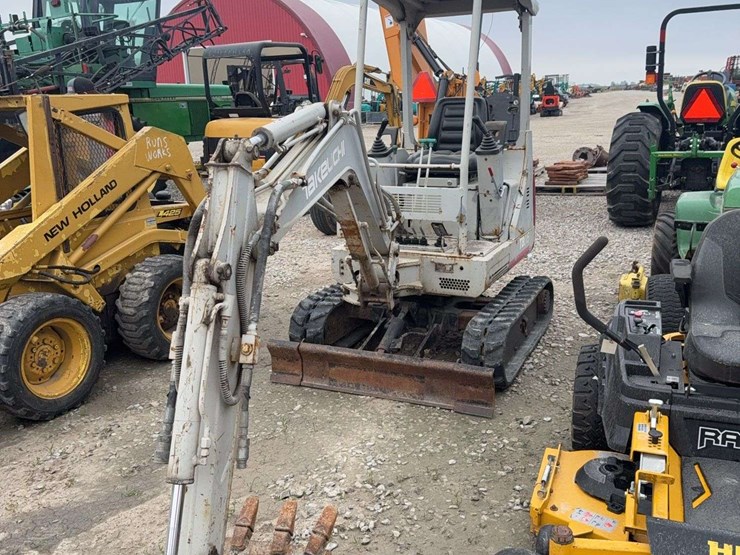 takeuchi-tb015-image-2