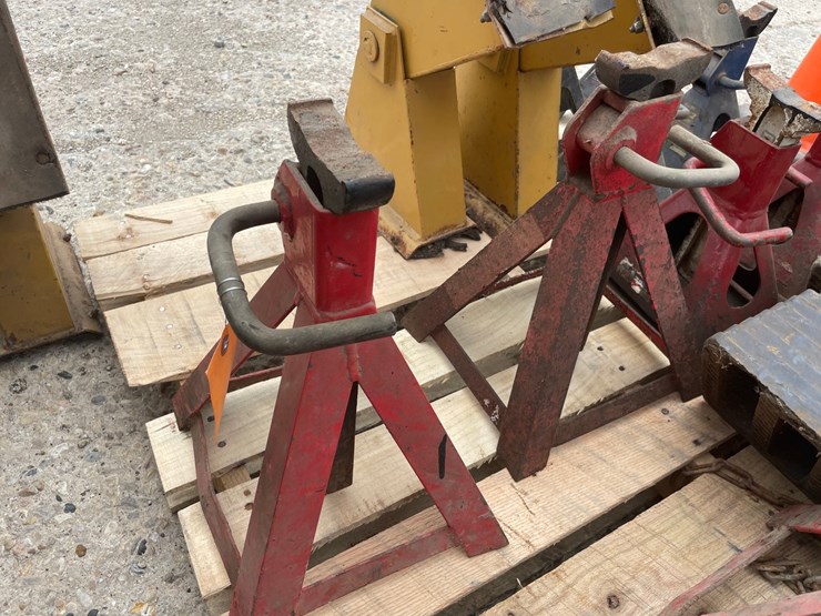 #6036-•-(2)-jack-stands-image-1