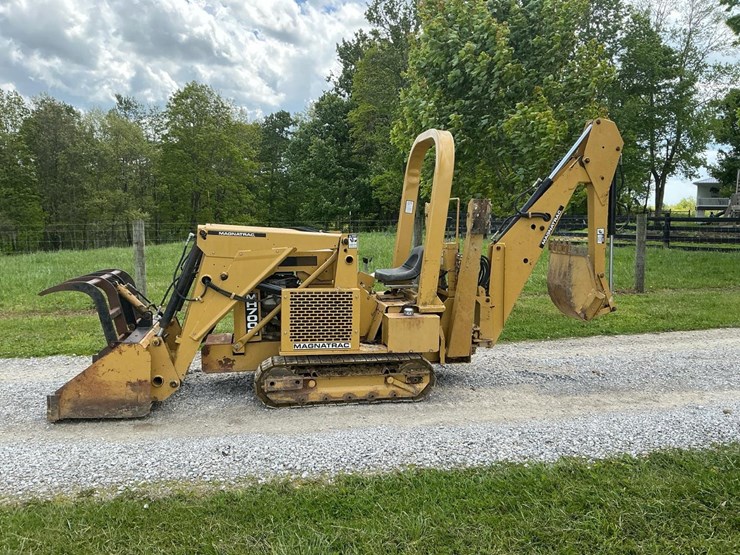 #121-•-2014-magnatrac-mh-7000-crawler-loader-image-2