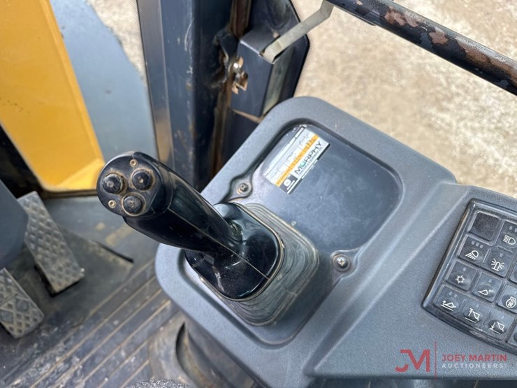 2004-deere-624j-image-28