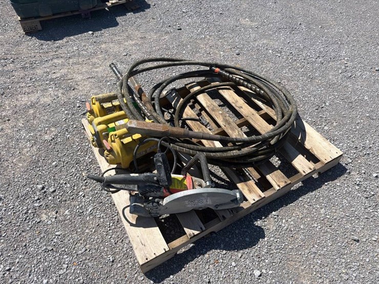 #28-•-pallet-of-tools-image-3