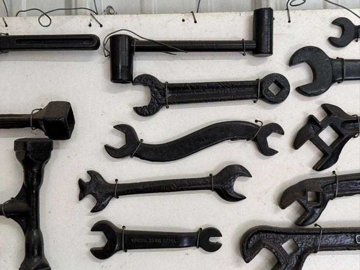 collection-of-cast-iron-wrenches-image-4