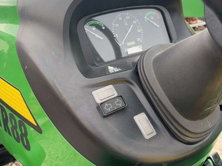 2015-john-deere-4105-image-16