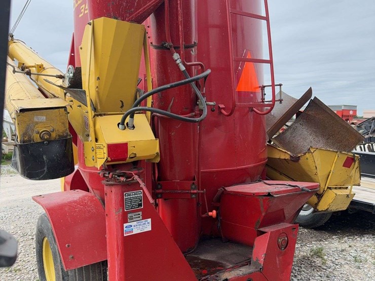 new-holland-358-image-12