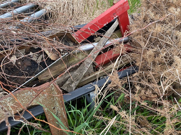 #3586-•-assorted-scrap-metal,-gate-parts,-guard-rails-and-more-image-5