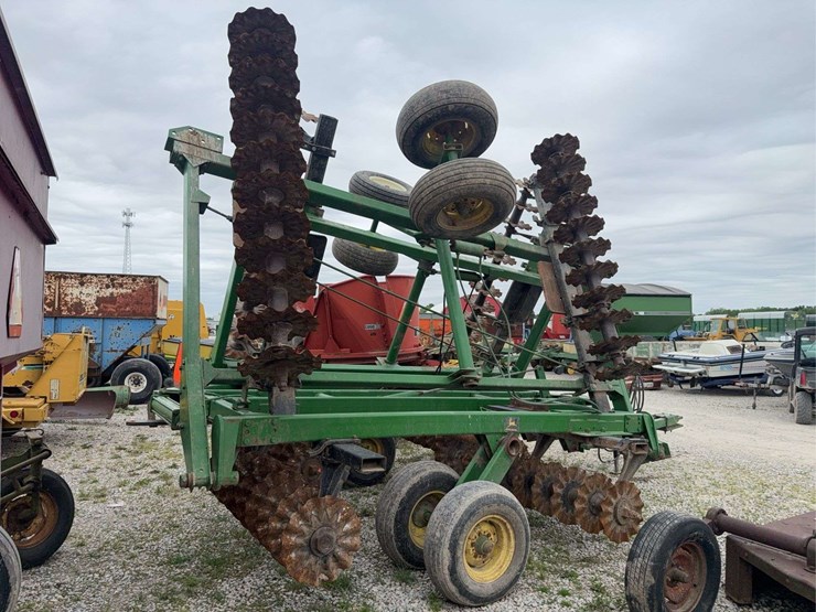 john-deere-331-image-10