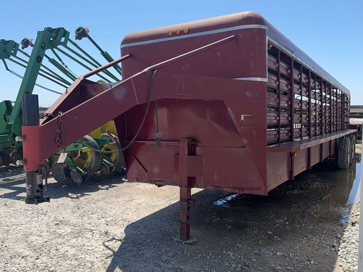 2003-gooseneck-livestock-trailer,-32ft,-2-cut-gates,-triple-axel,-wood-floor,-vin#-td259200,-butterfly-tailgate-image-1