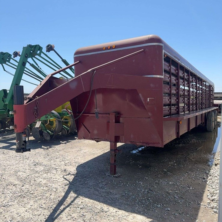 2003 Gooseneck livestock trailer, 32ft, 2 cut gates, triple axel, wood floor, VIN# TD259200, butterfly tailgate
