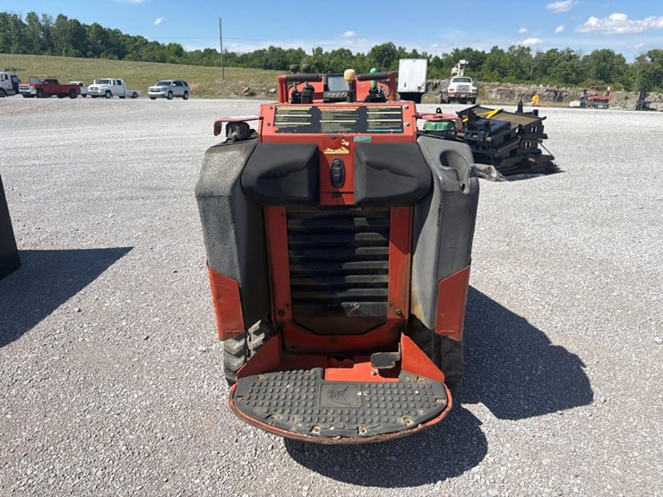 2015-ditch-witch-sk850-image-5