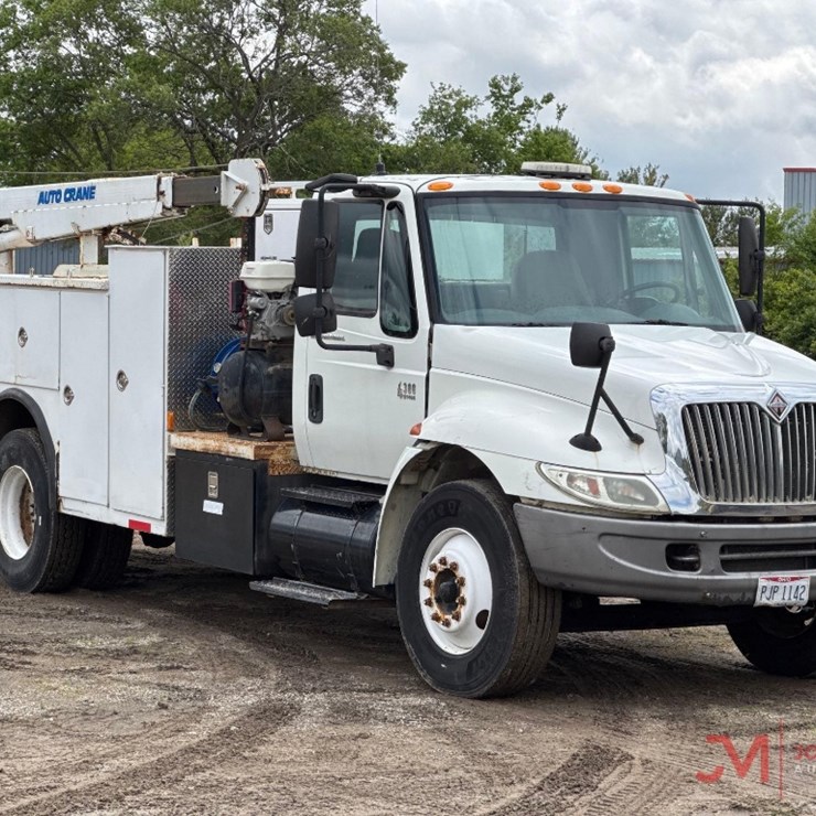 2004 INTERNATIONAL DURASTAR 4300