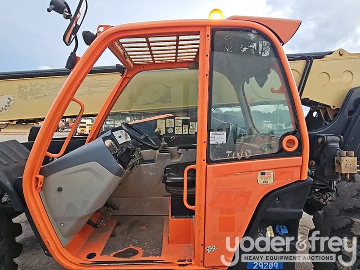 2016-jlg-642-image-29