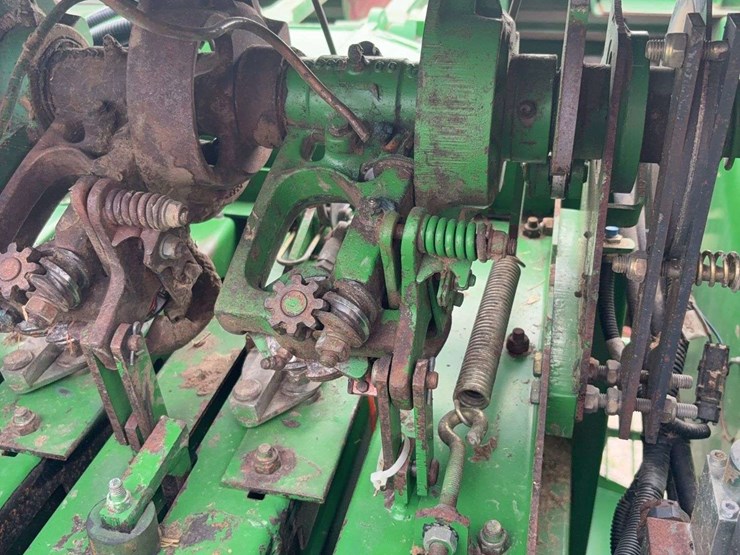 john-deere-100-image-10