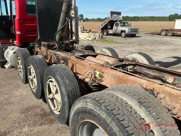 1998-mack-rd688s-image-7