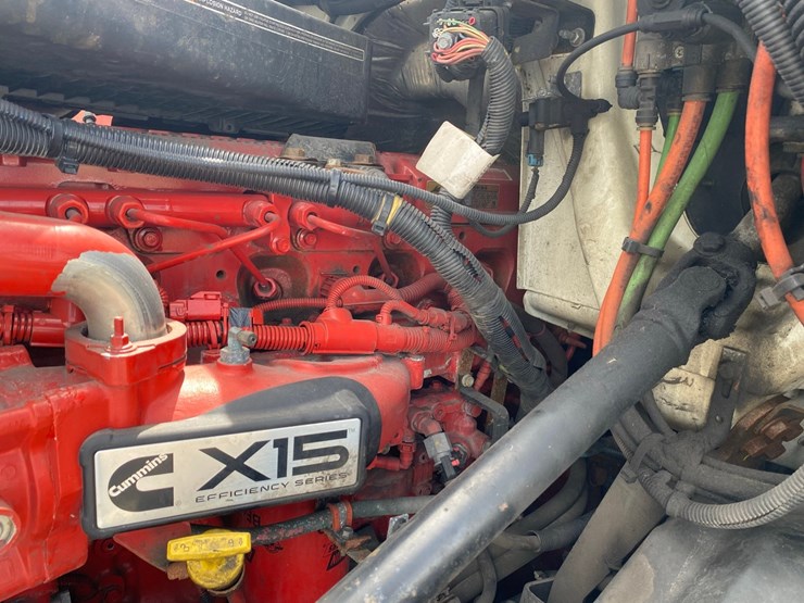 2019-international-lt625-day-cab-semi-tractor-image-40