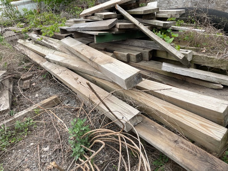 #6062-•-pile-of-various-wood-and-lumber-cutoffs-image-5