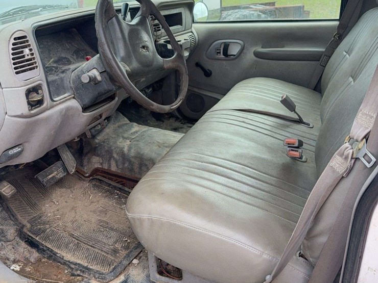 2000-chevrolet-3500-image-9