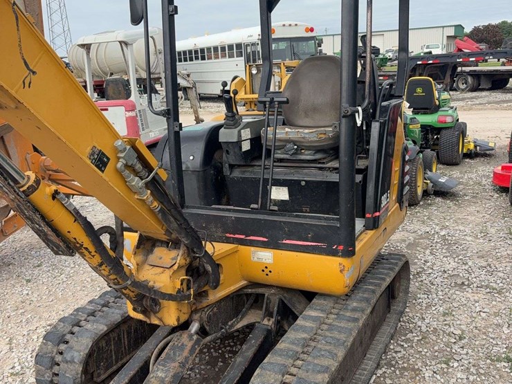 caterpillar-302.5-image-4