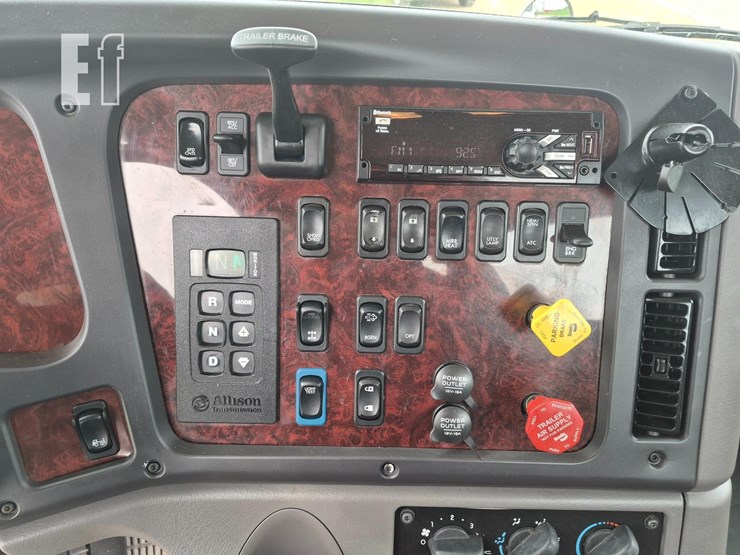 2018-freightliner-business-class-m2-112-image-14