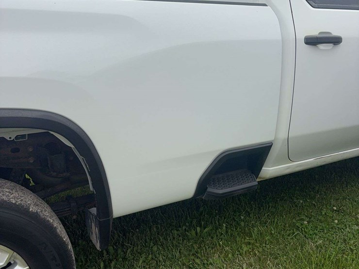 2022-chevrolet-3500-image-12