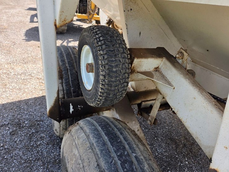western-5-ton-dry-fertilizer-spreader-image-23